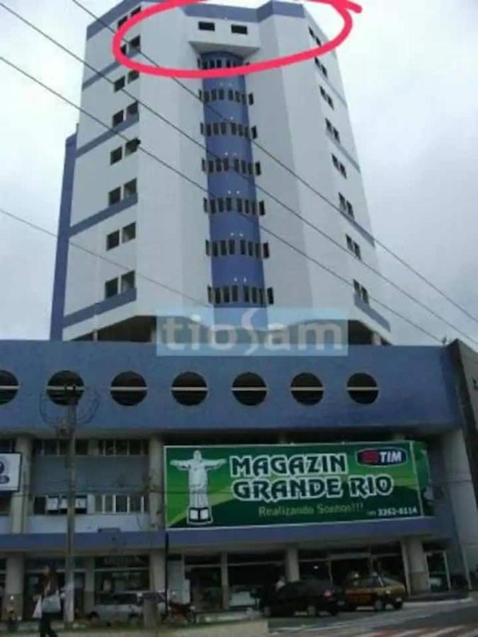 Apartment Em *